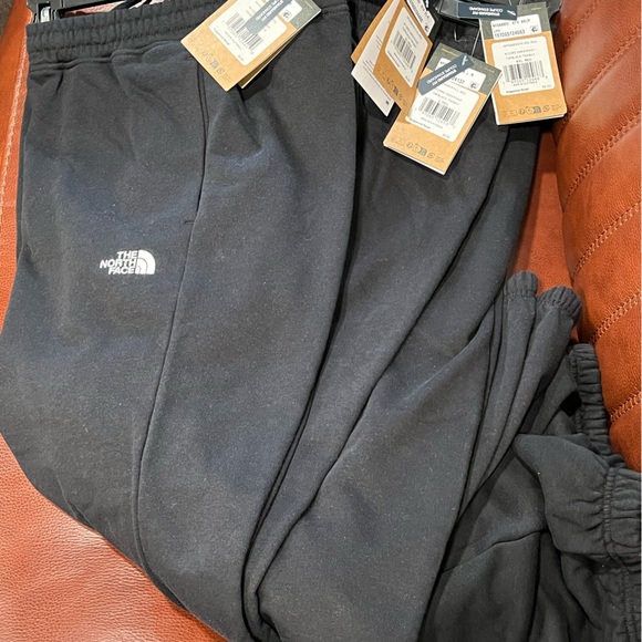 The North Face Men's Core Sweatpants - Picture 3 of 4